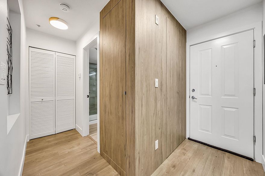 213 3038 E Kent Avenue South