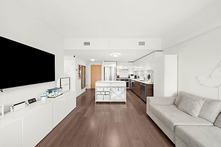 209 3557 Sawmill Crescent