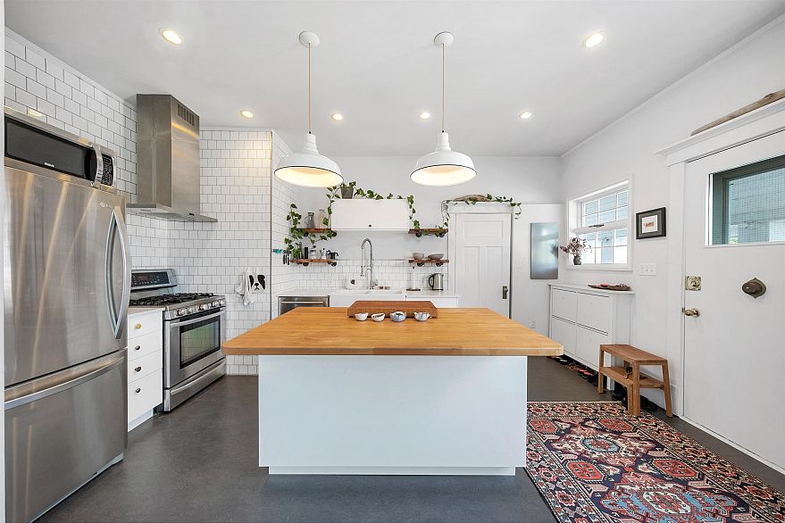 303 1131 W 11th Avenue