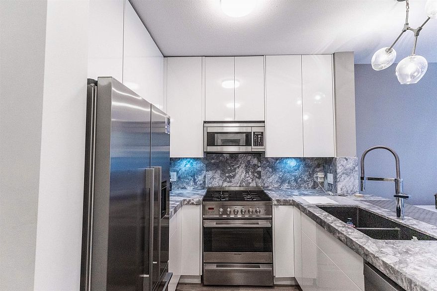 104 4883 Maclure Mews