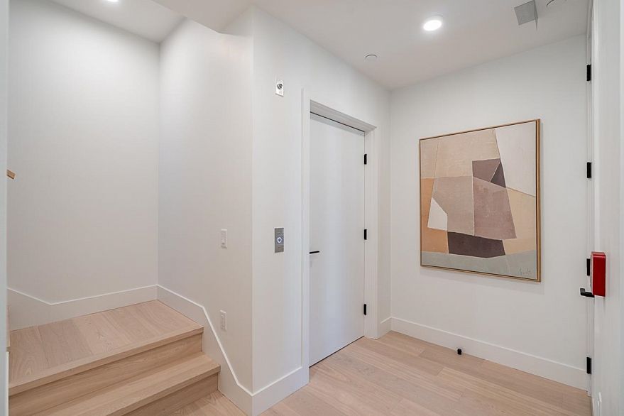 202 539 W 28th Avenue