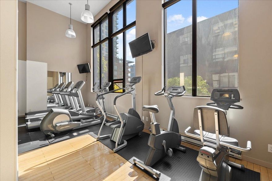 2308 928 Homer Street