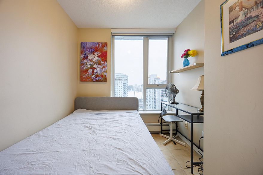 3207 689 Abbott Street