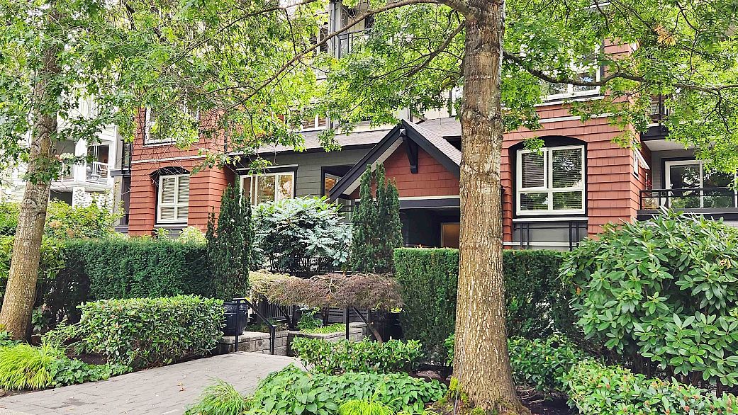 201 736 W 14th Avenue