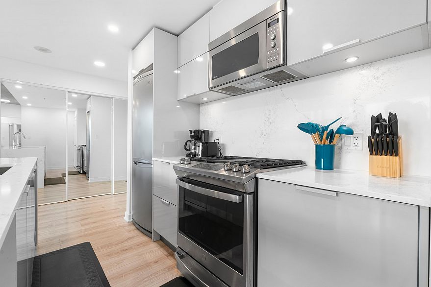 801 128 W Cordova Street