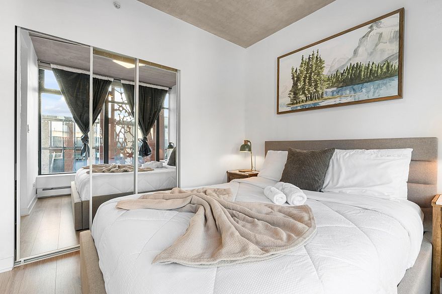 801 128 W Cordova Street