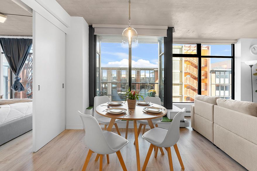 801 128 W Cordova Street