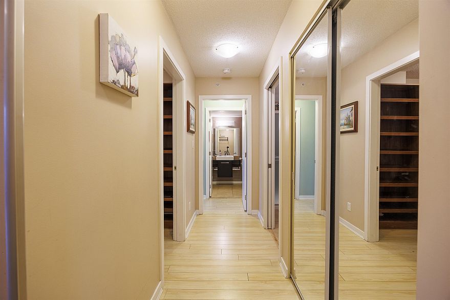 3207 689 Abbott Street