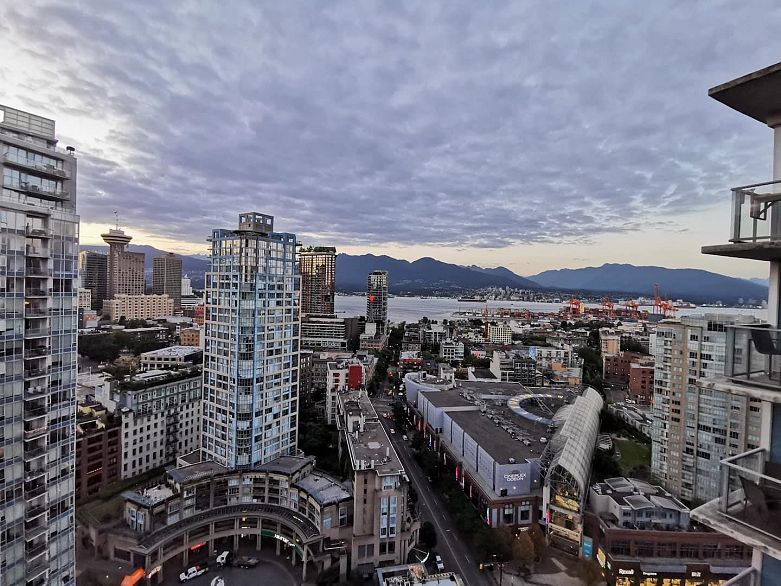 3207 689 Abbott Street