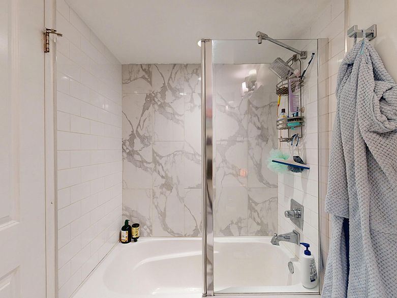 201 2222 Prince Edward Street