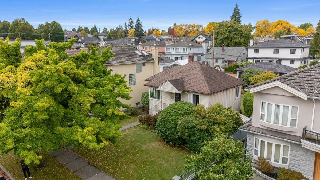 4805 Inverness Street