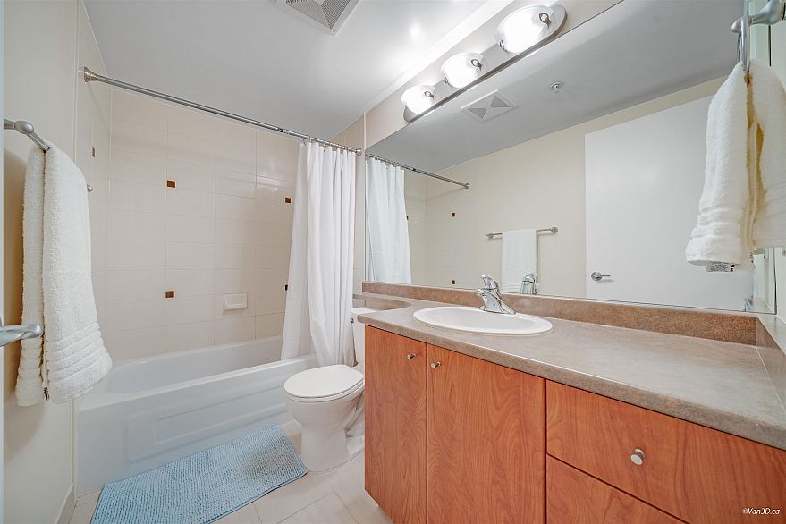 201 736 W 14th Avenue