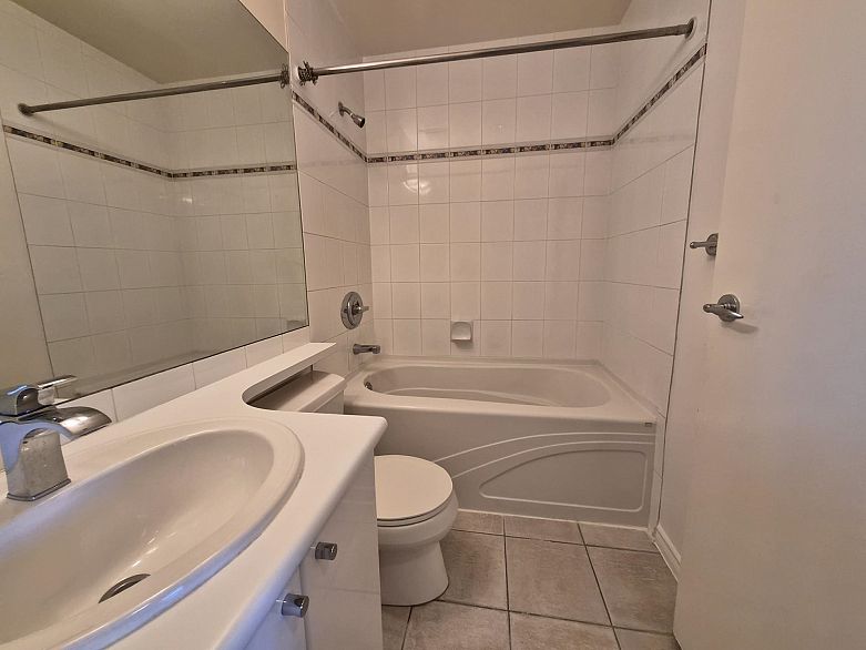 806 1239 W Georgia Street