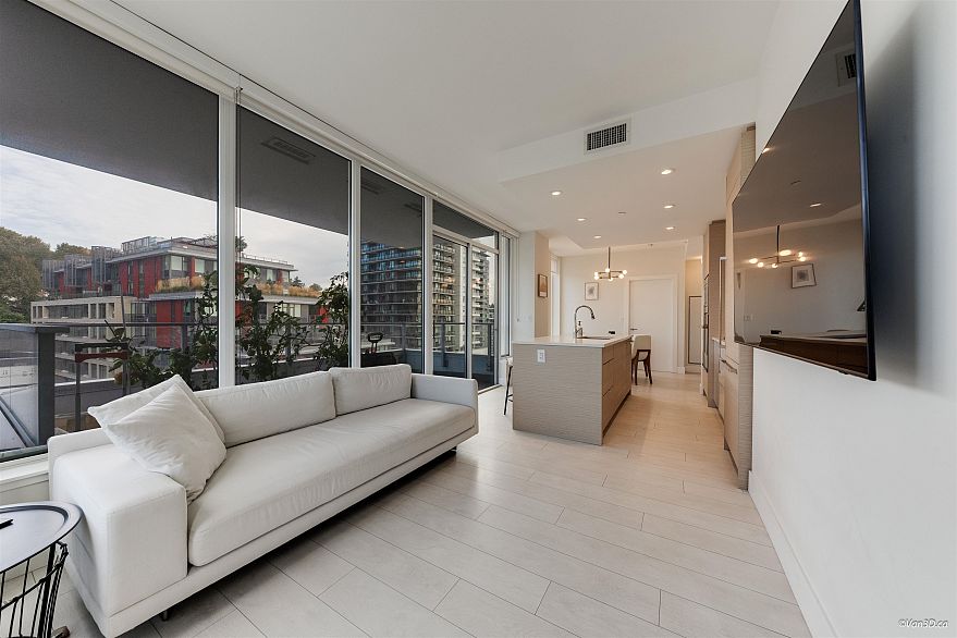 906 3438 Sawmill Crescent