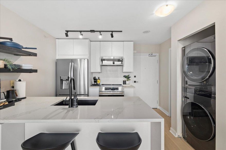 2308 928 Homer Street