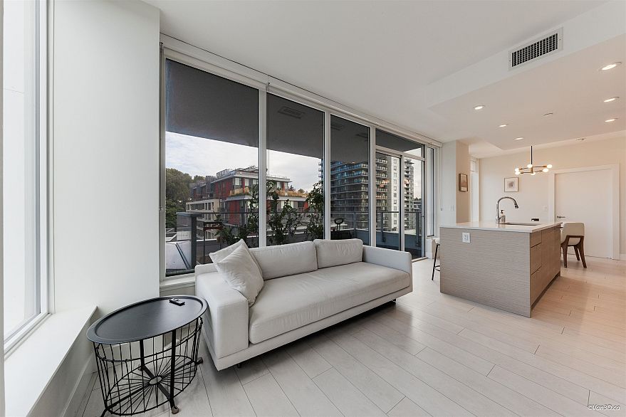 906 3438 Sawmill Crescent