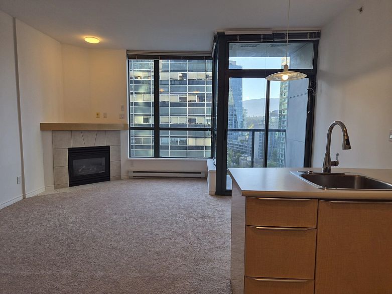 806 1239 W Georgia Street