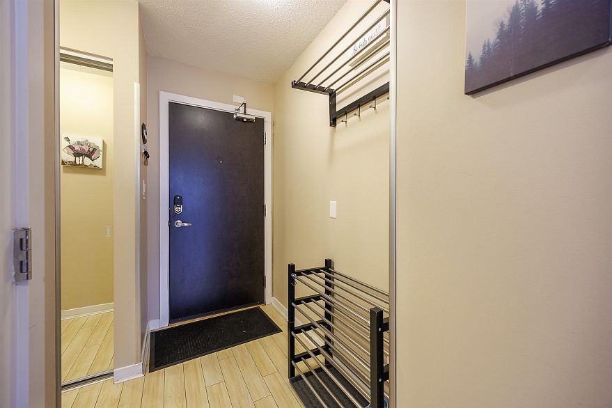 3207 689 Abbott Street