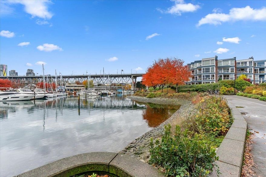 104 1550 Mariner Walk