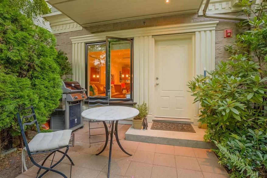 3 1135 Barclay Street