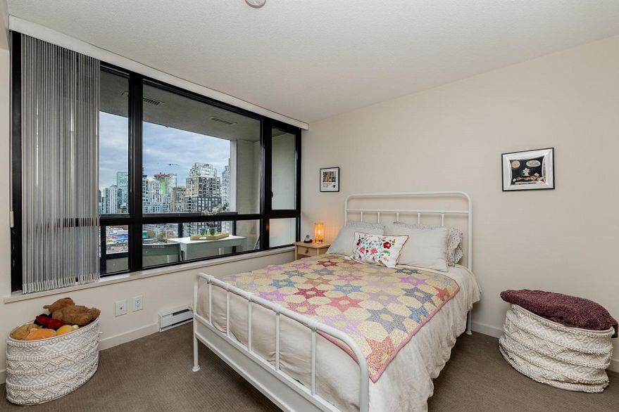 1706 909 Mainland Street