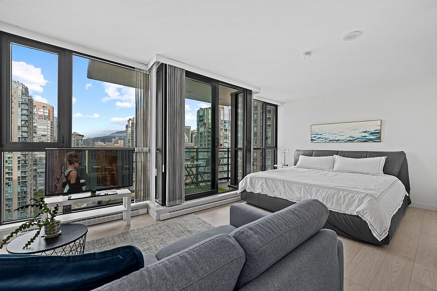 2408 909 Mainland Street