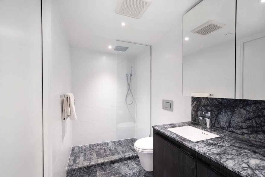 3206 1111 Richards Street