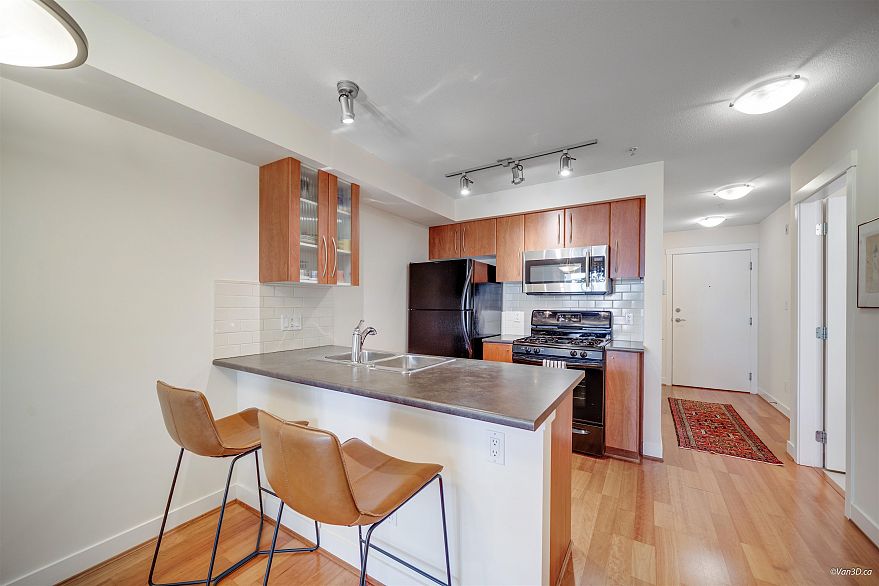 201 736 W 14th Avenue