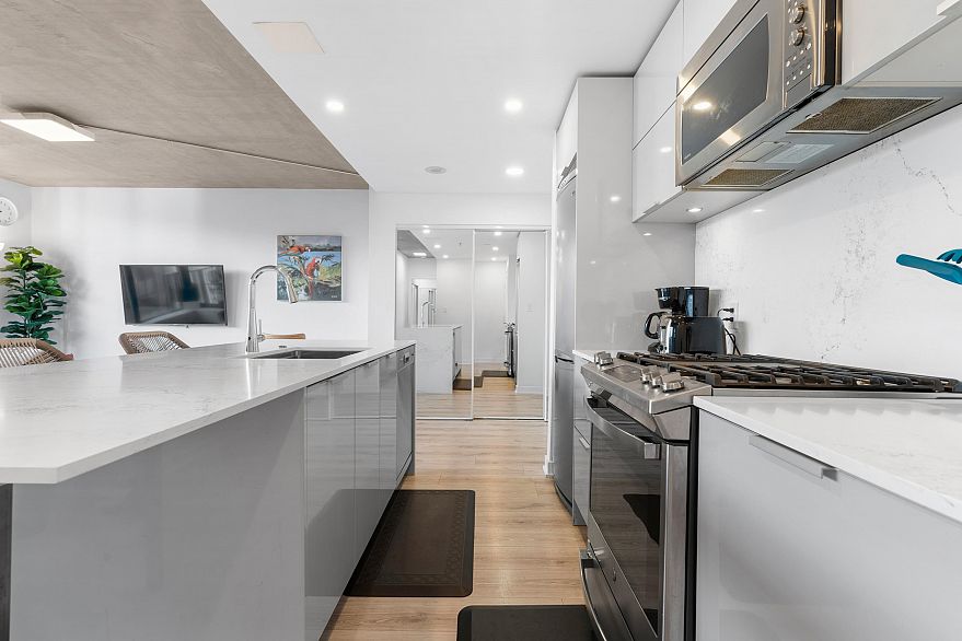 801 128 W Cordova Street