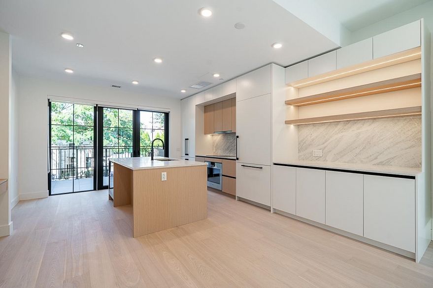 107 551 W 28th Avenue