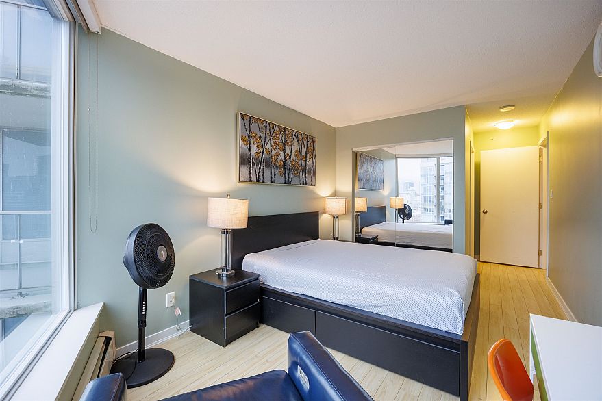 3207 689 Abbott Street