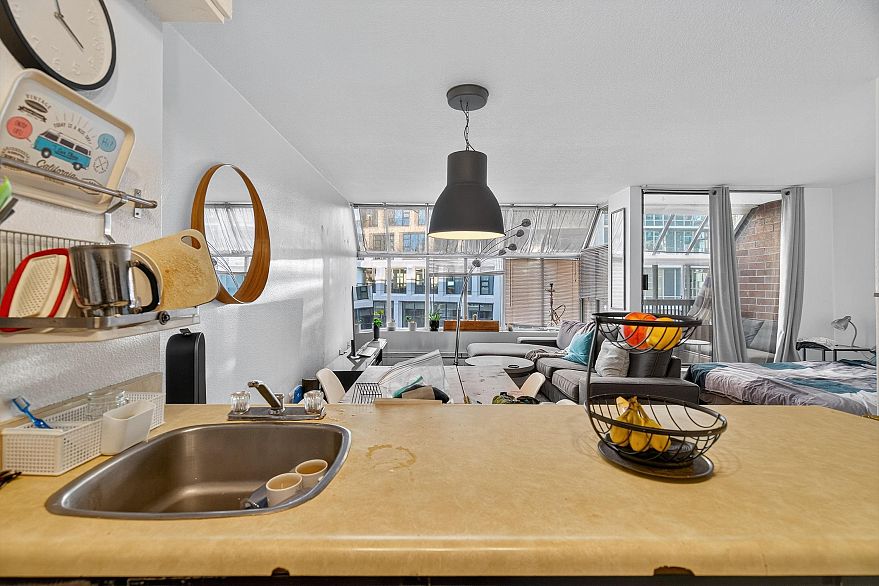 902 950 Drake Street