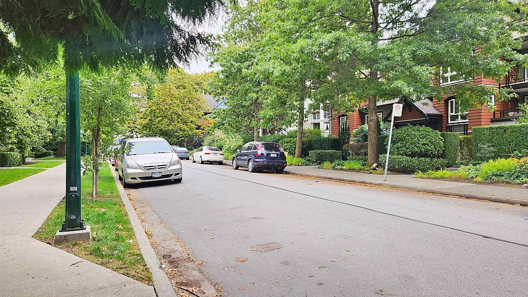 201 736 W 14th Avenue