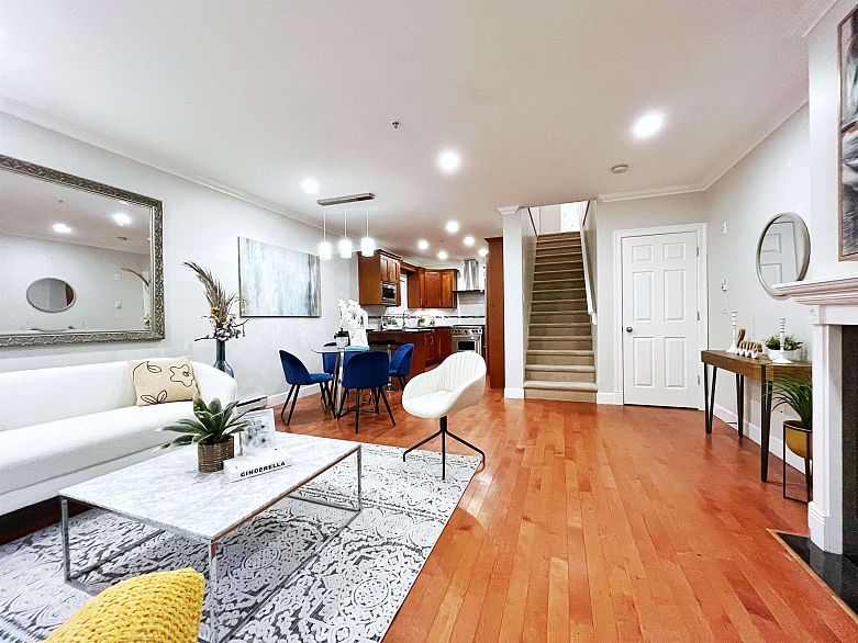 3 1135 Barclay Street