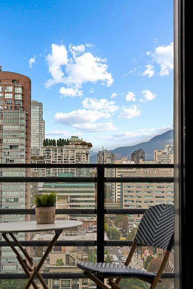 2408 909 Mainland Street