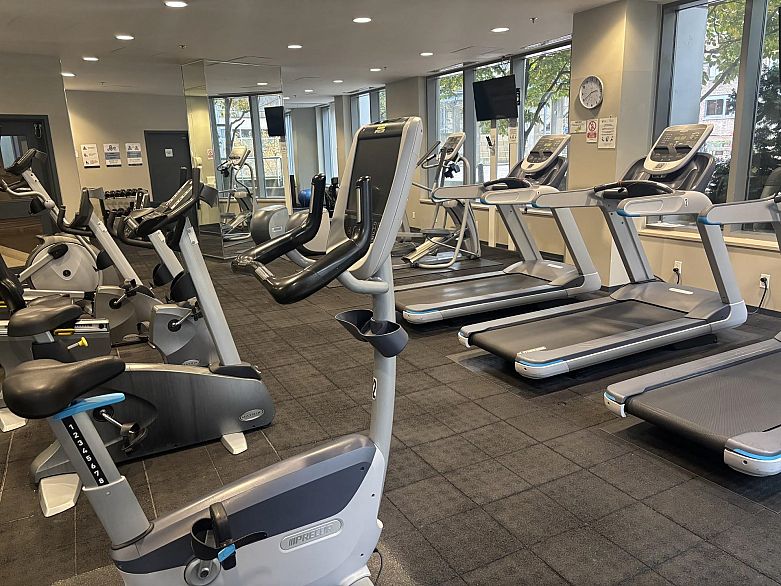 3207 689 Abbott Street