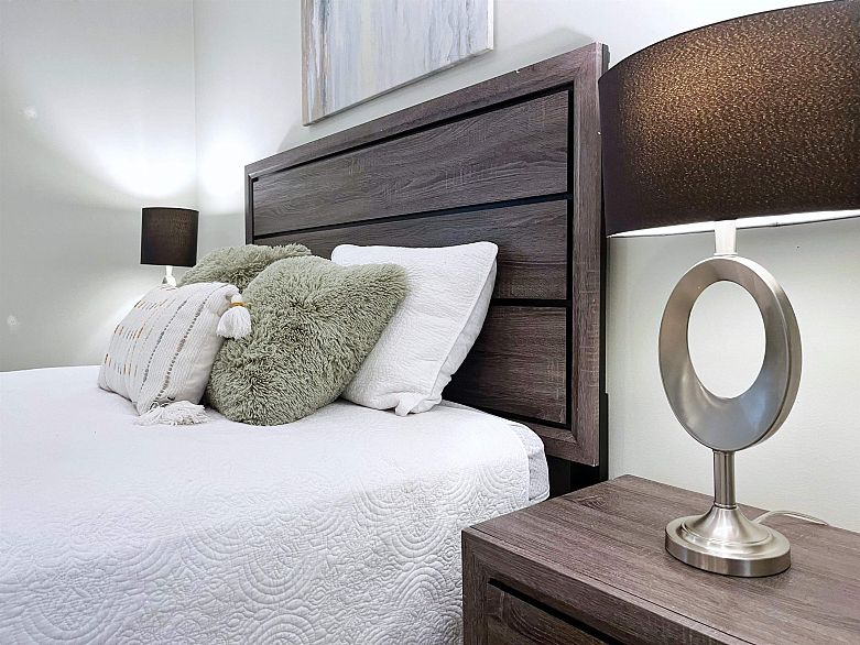 3 1135 Barclay Street