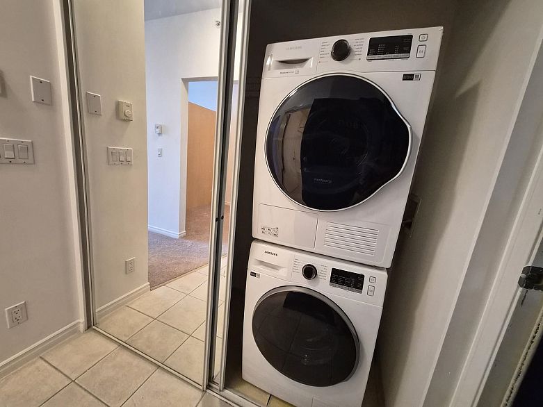 806 1239 W Georgia Street