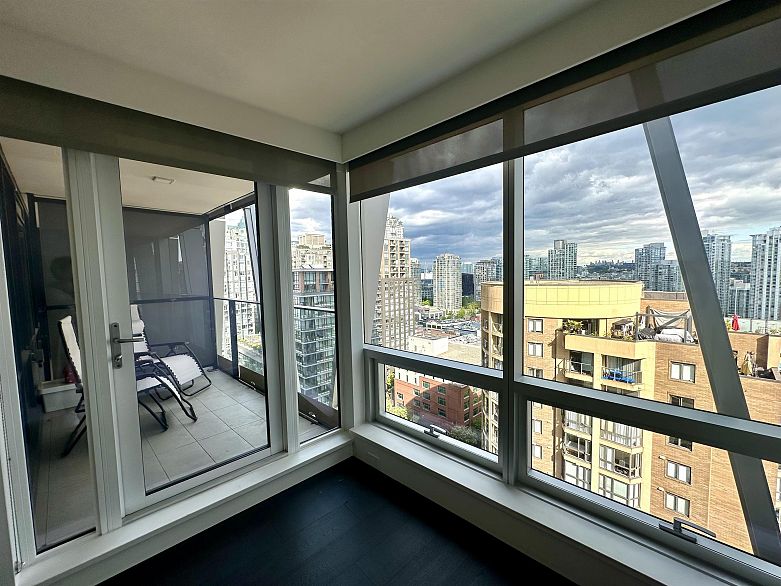 1706 1111 Richards Street