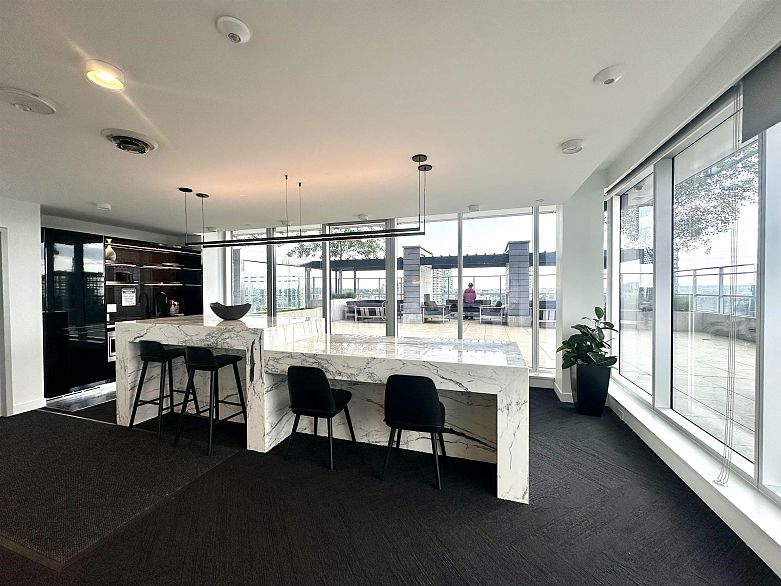 1706 1111 Richards Street