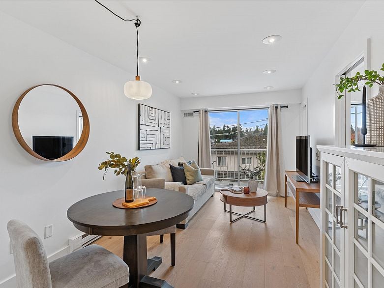 201 4315 Fraser Street