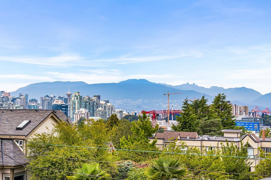 2276 St. George Street