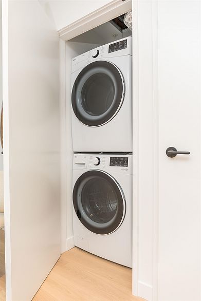 PH521 471 E Broadway