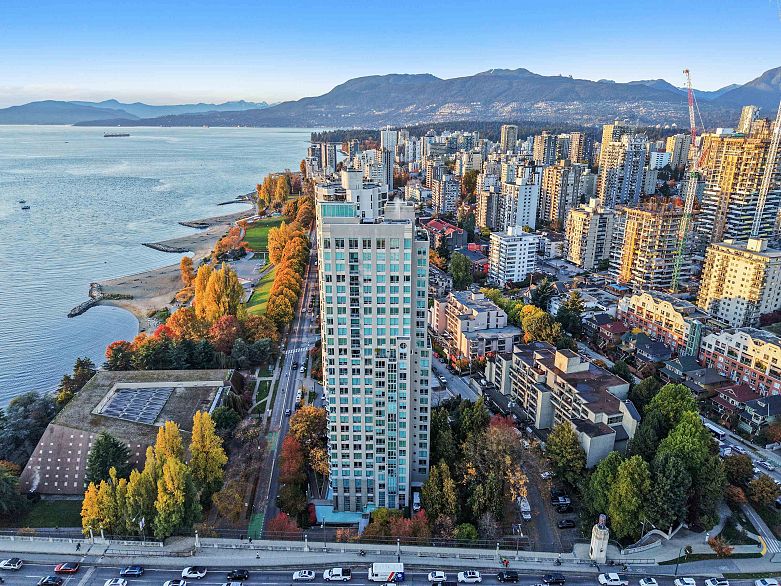 1206 1005 Beach Avenue