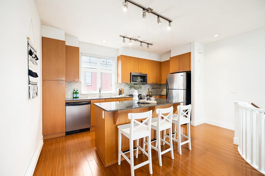 2276 St. George Street