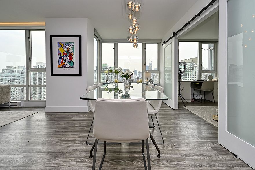 3307 1033 Marinaside Crescent