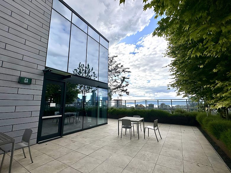 1706 1111 Richards Street