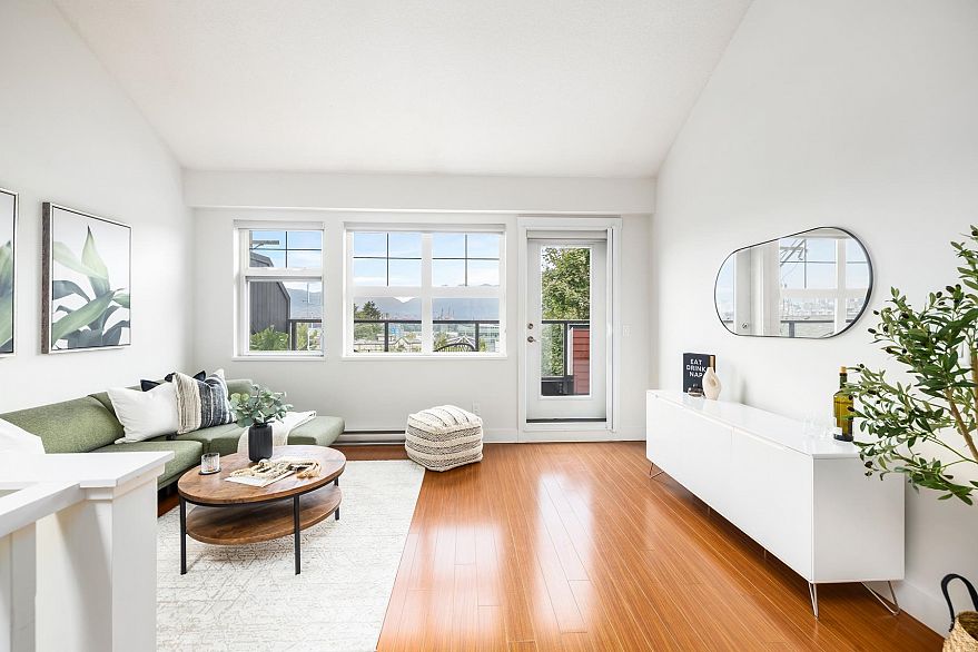 2276 St. George Street