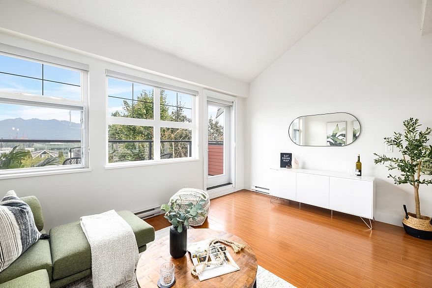 2276 St. George Street