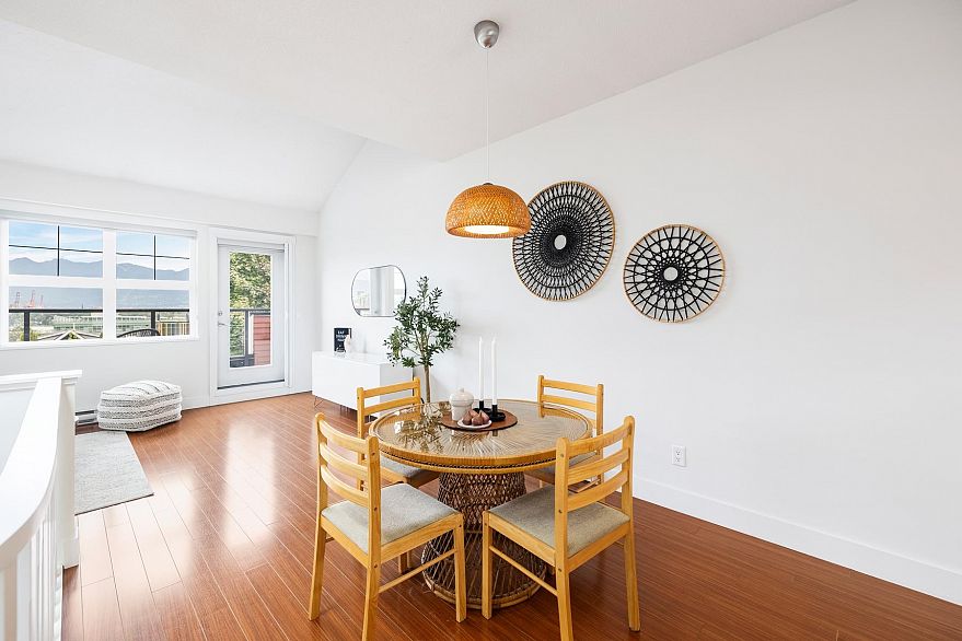 2276 St. George Street